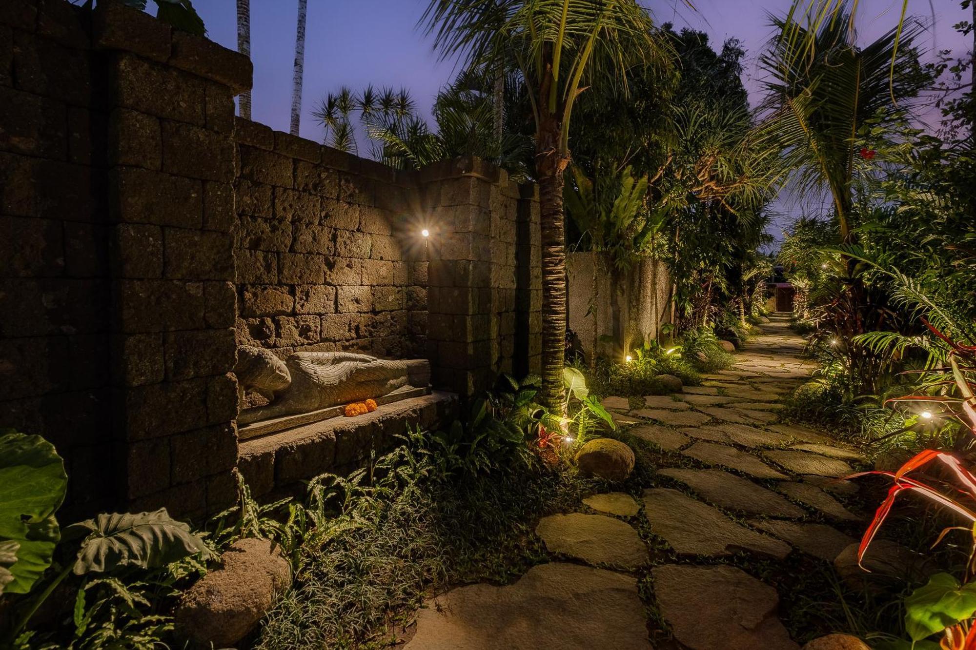 Uddhara Ubud Villa Exterior photo