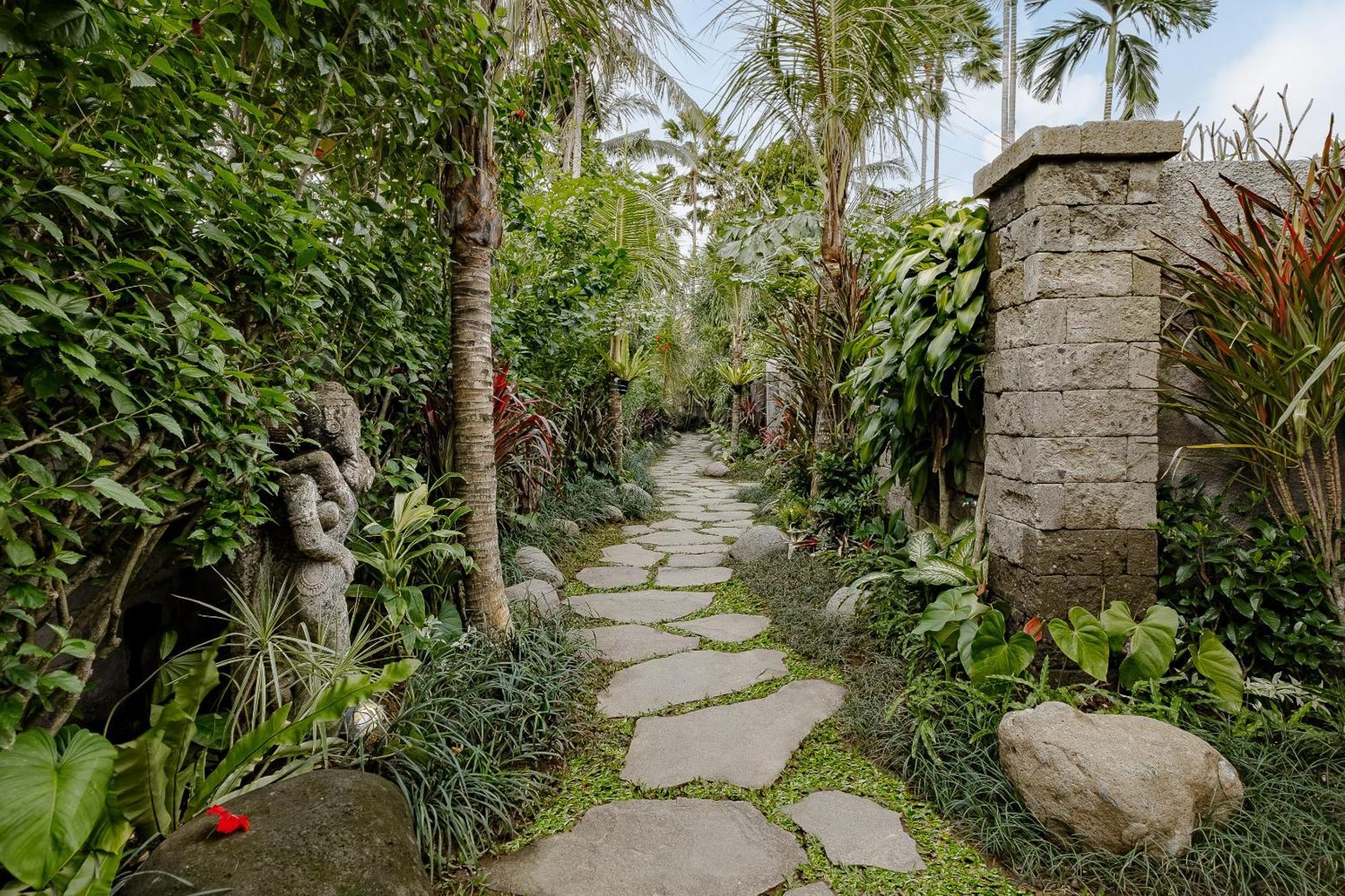 Uddhara Ubud Villa Exterior photo